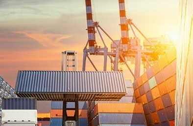 深圳貨運(yùn)公司正以科技為翼，綠色為舵，在物流行業(yè)的藍(lán)海中破浪前行