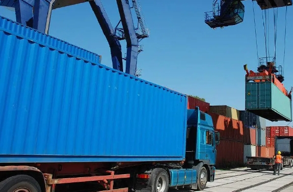 天津港作為中國北方重要的進(jìn)出口口岸，其貨代公司的角色愈發(fā)重要