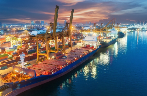 天津貨代如同一座隱形的橋梁，連接著國內(nèi)外市場的商品流通