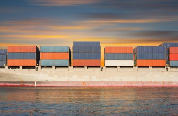 貨運(yùn)代理提供了便捷高效的貨運(yùn)服務(wù)，也為全球貿(mào)易繁榮做出重要貢獻(xiàn)